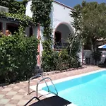 Irineos Apartment Perissa (Santorini)