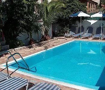 伊利内奥斯一室公寓酒店 佩里萨