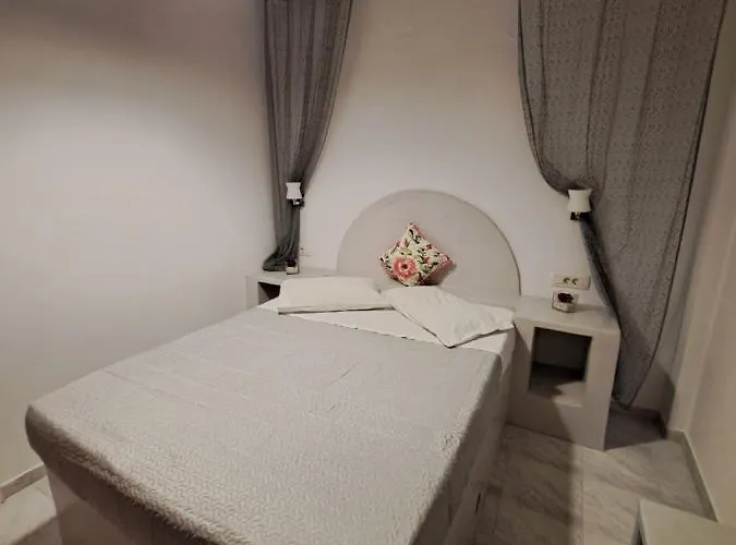 伊利内奥斯一室公寓酒店 *