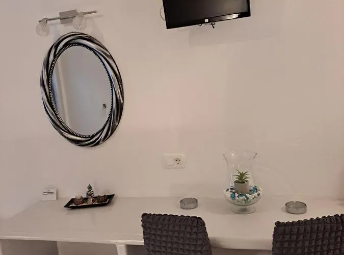 伊利内奥斯一室公寓酒店