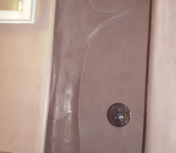 伊利内奥斯一室公寓酒店 *