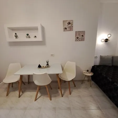 Апартаменты Irineos *