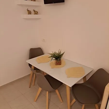 Irineos * Perissa (Santorini)