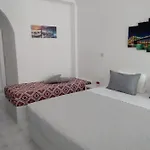 Irineos Apartament Perissa (Santorini)