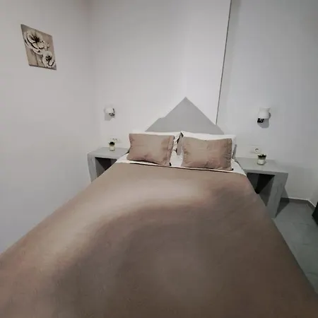 Apartment Irineos *