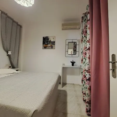 Irineos Apartment Perissa (Santorini)