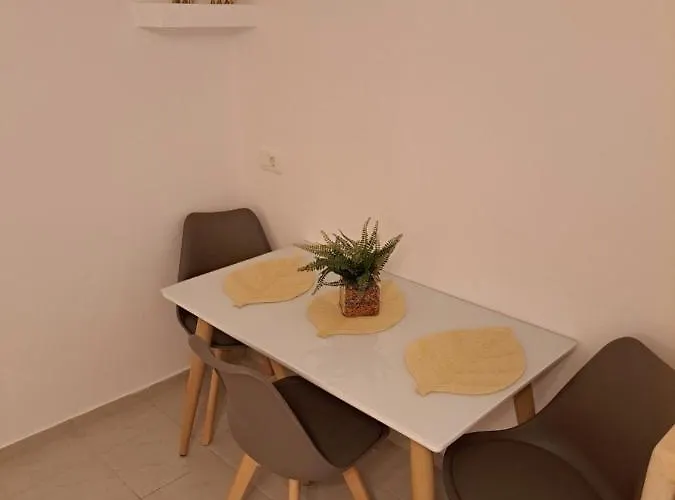 Irineos * Perissa (Santorini)